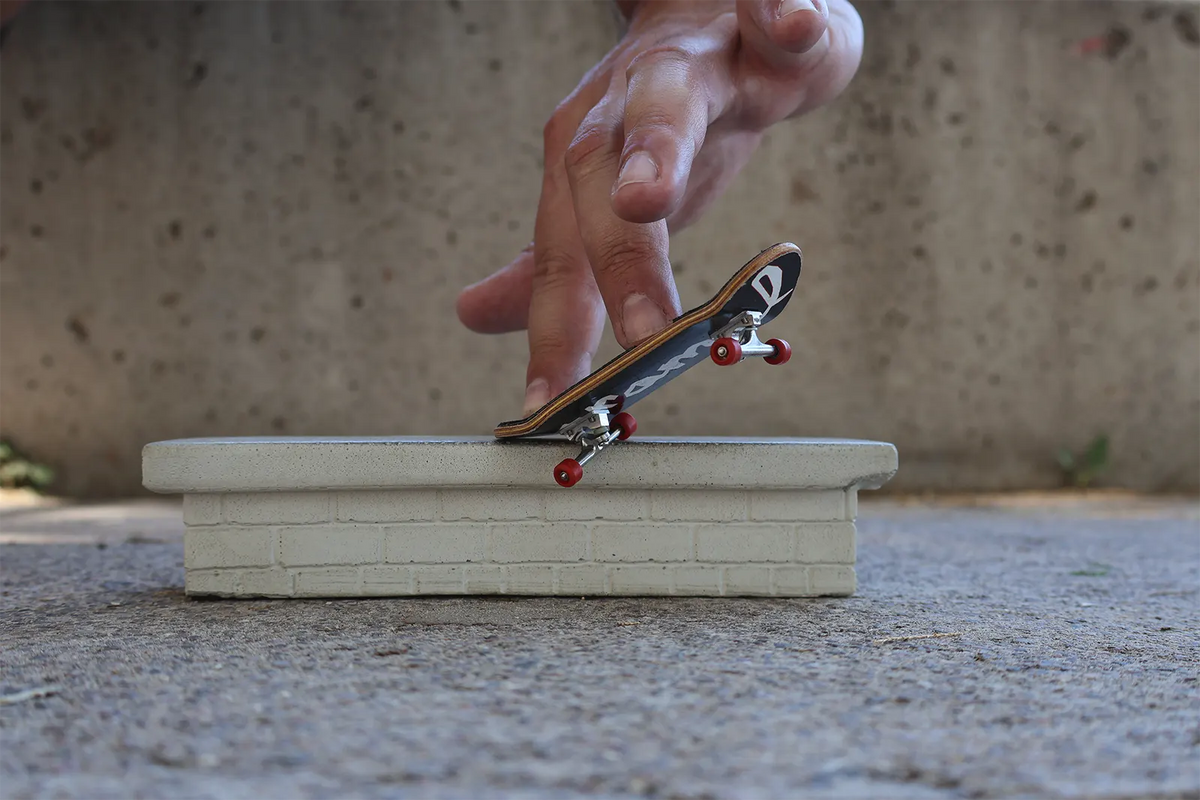 <strong>Professional Fingerboard Shop</strong>