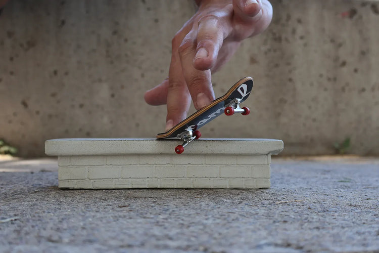 <strong>Professional Fingerboard Shop</strong>