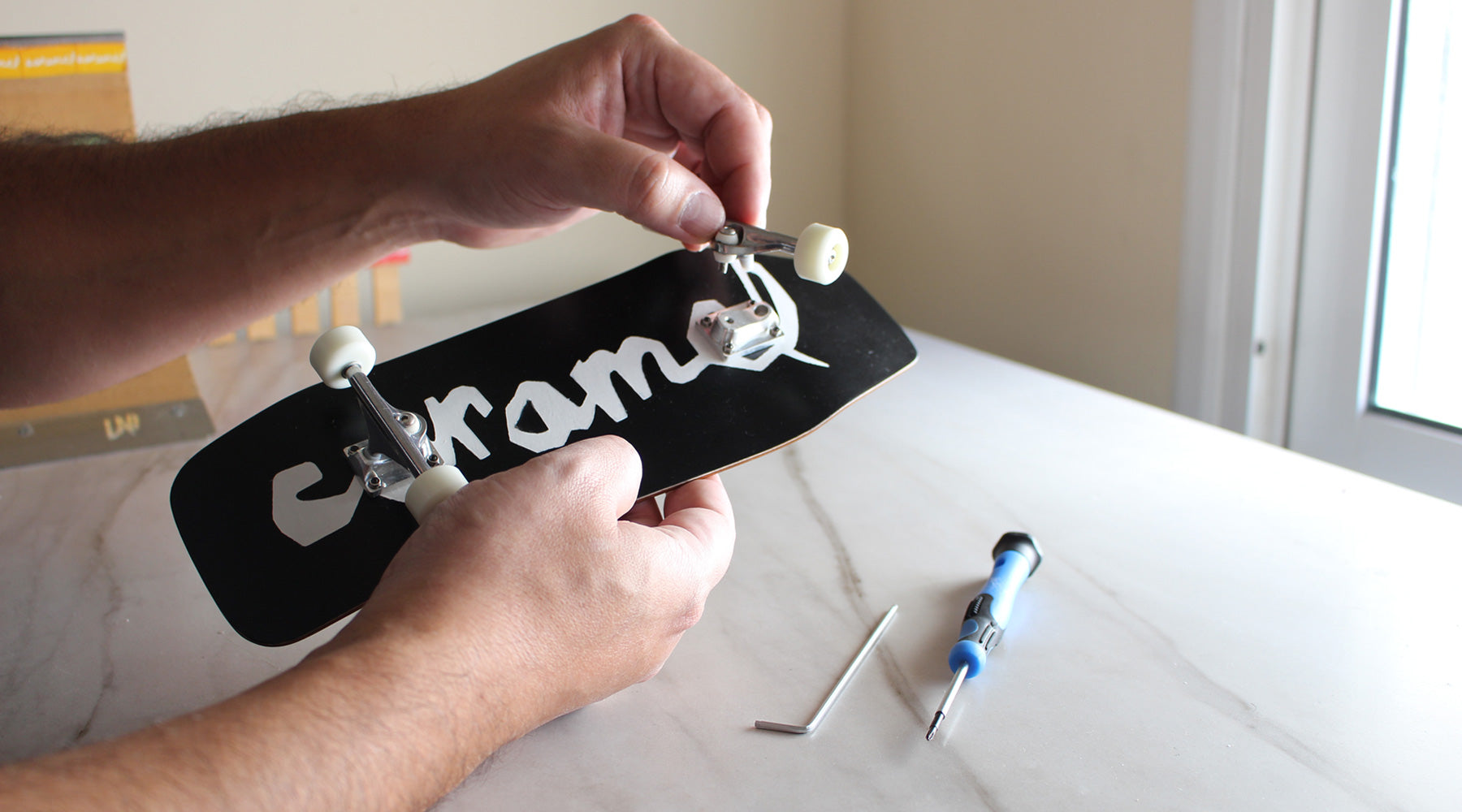 caramel fingerboards trucks